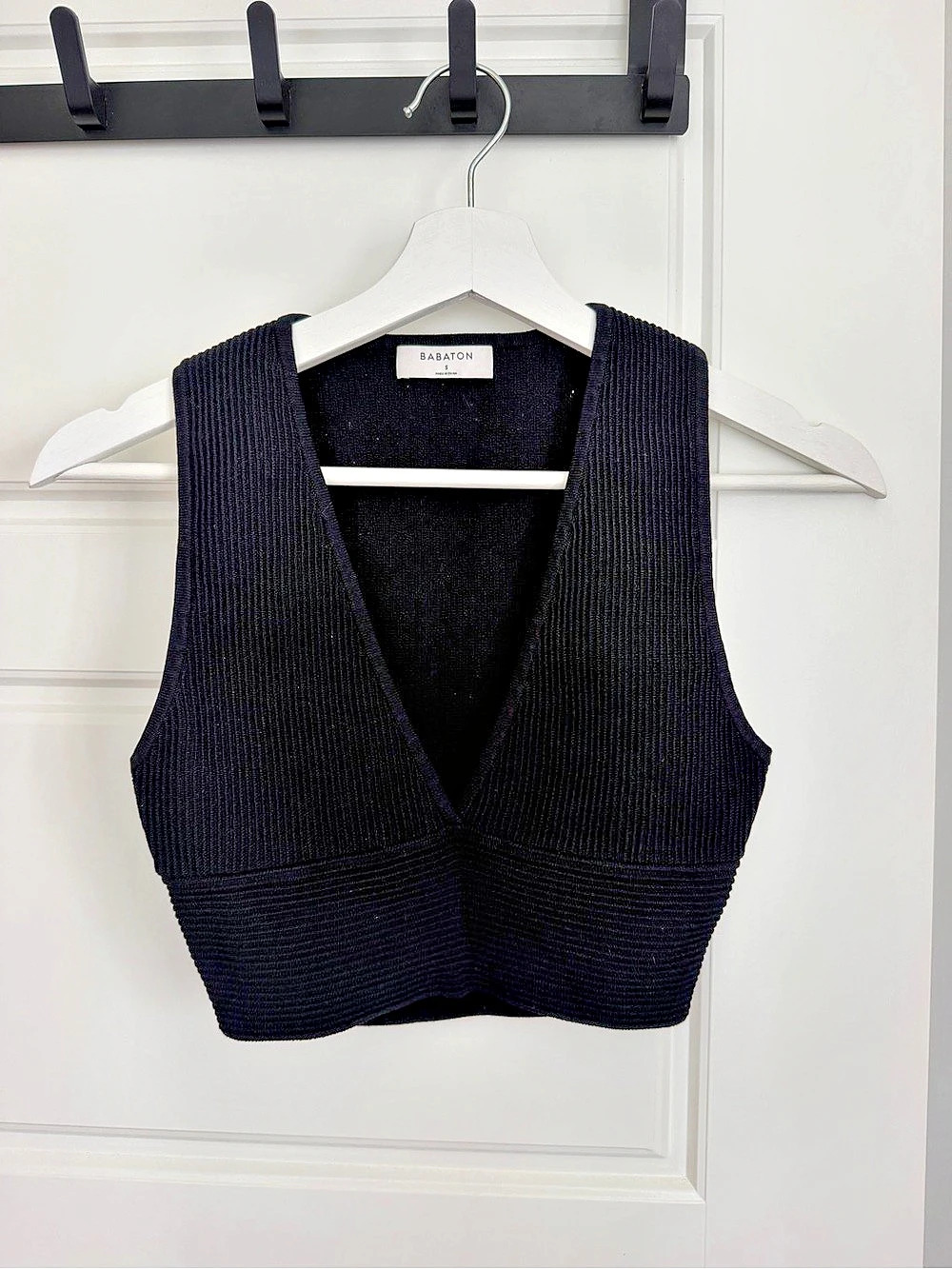 Babaton Sculpt Knit Double V Cropped Tank Black Small